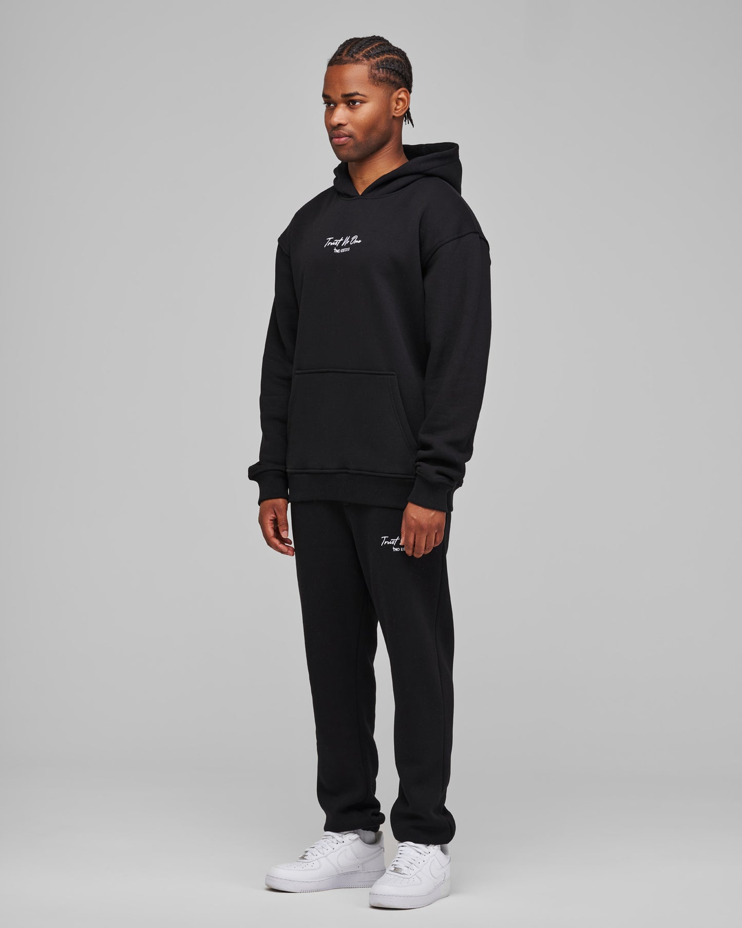 TNO Basic Hoodie | black