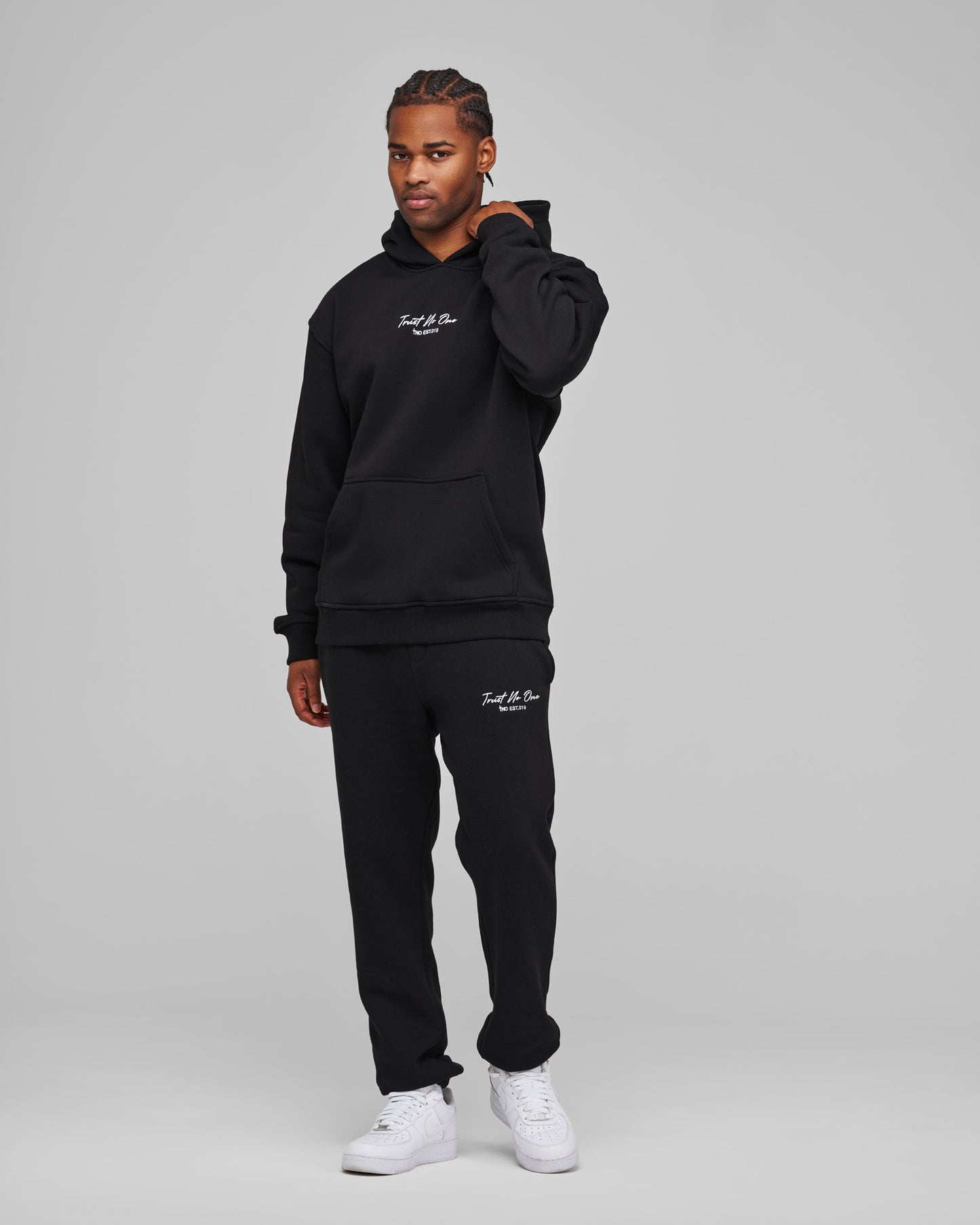 TNO Basic Hoodie | black