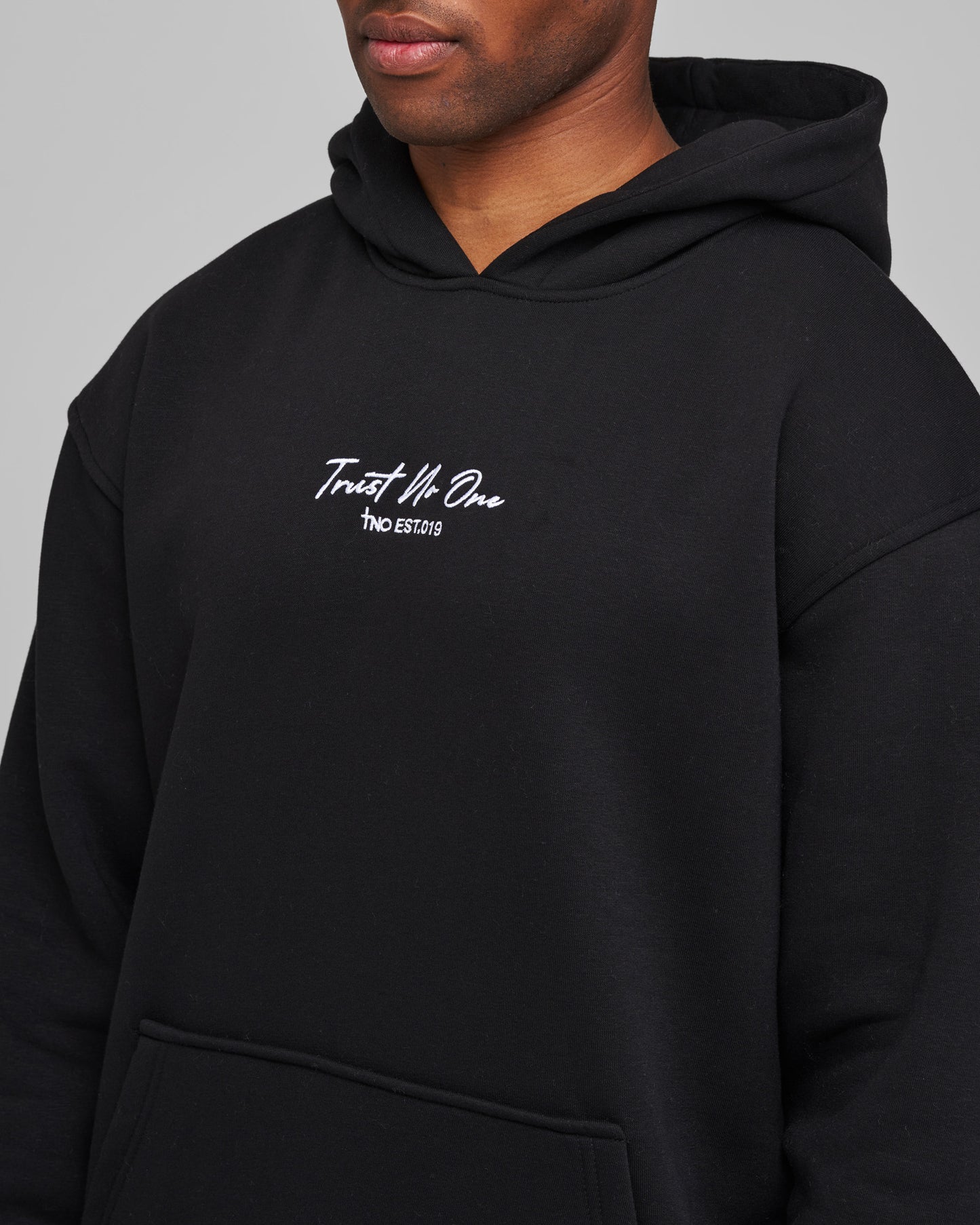 TNO Basic Hoodie | black